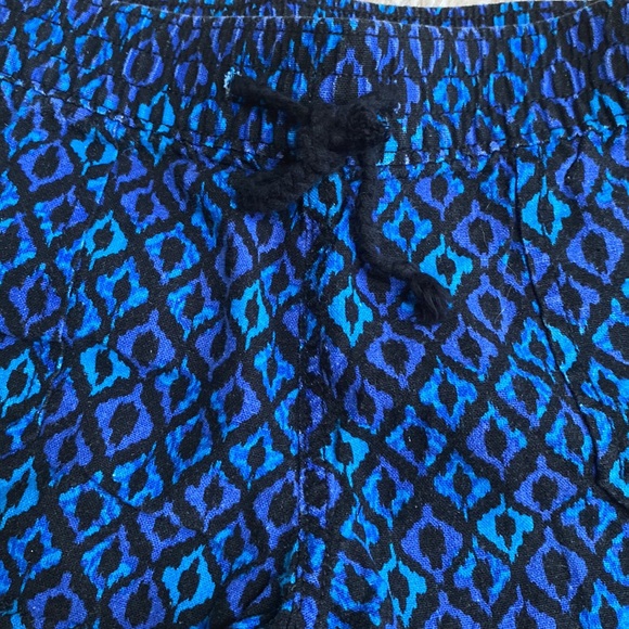 Shorts - Picture 3 of 3